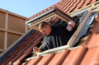 Pose de fenêtres de toit Velux au Tréhou
